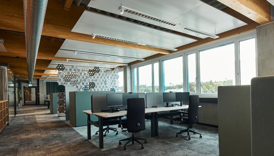 Moderner Innenausbau der hochwertigen Büroräume bei Netzsch Waldkraiburg